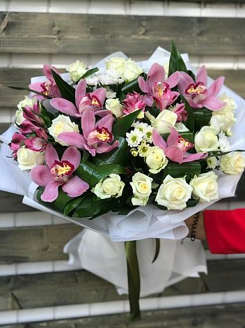 Букет цветов из: Розы и Хризантемы в Кургане