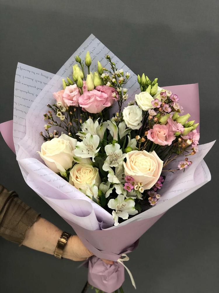 Букет цветов из: Альстромерии, Розы и Лизиантусы в Кургане