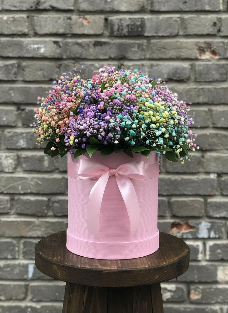 Цветочная композиция из Гипсофила и Розы в шляпной коробке в Кургане