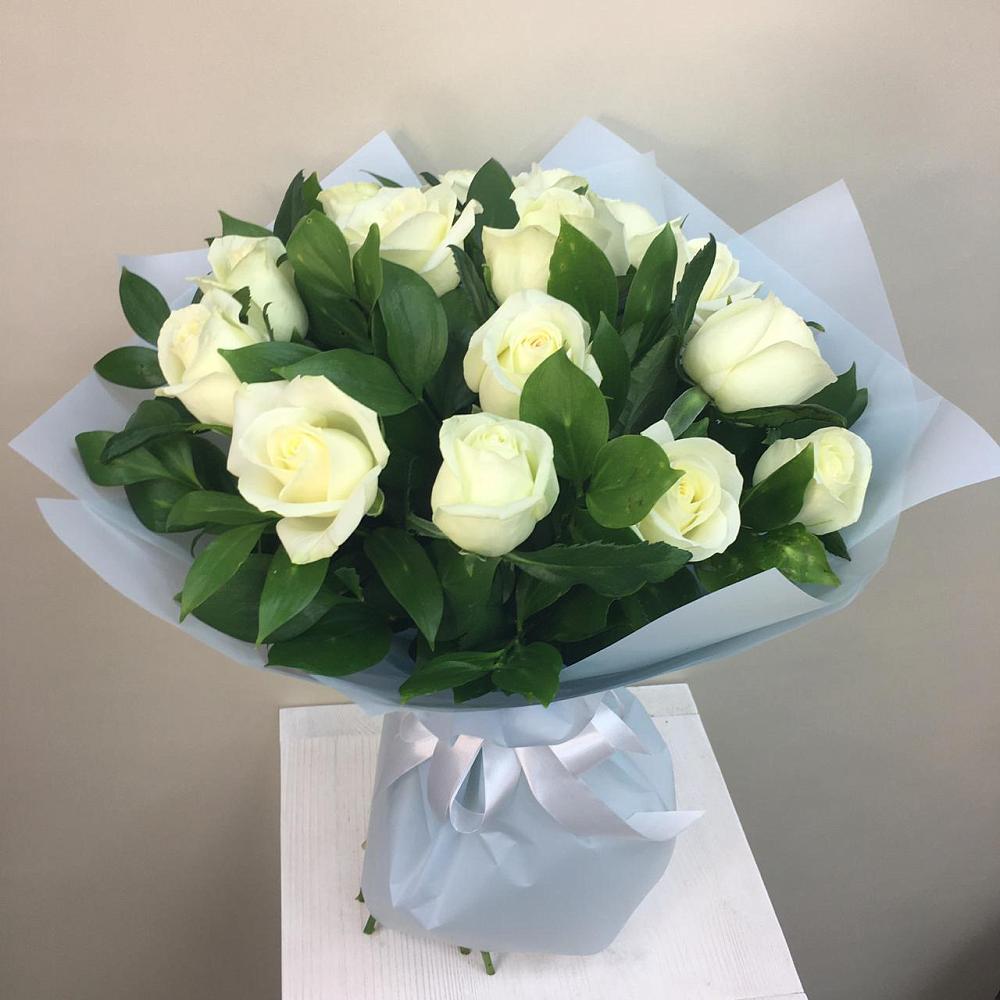 Букет 15 Белых роз Проуд в Кургане