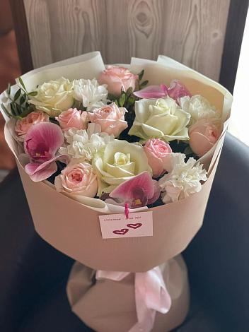Букет цветов из: Орхидеи, Розы и Гвоздики в Кургане