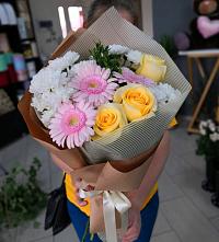 Букет цветов из:  Герберы, Розы и Хризантемы в Кургане