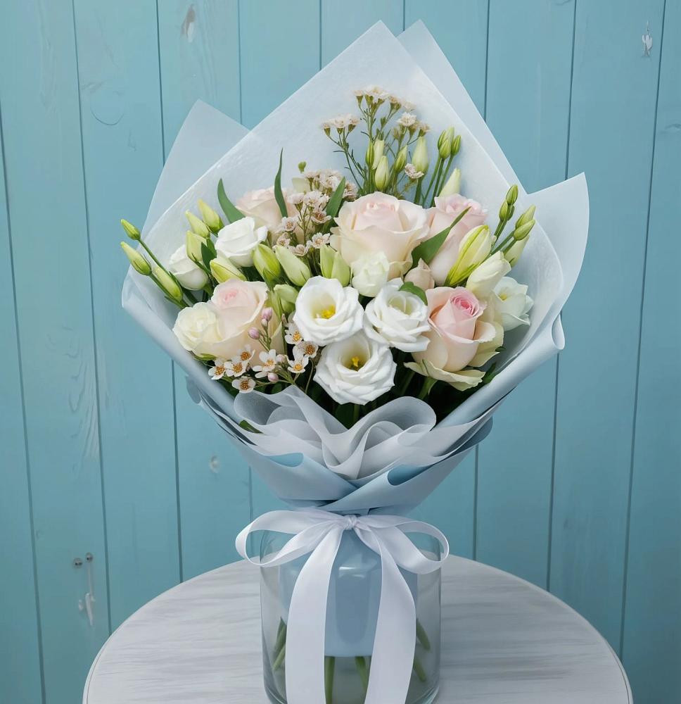 Букет цветов из: Розы и Лизиантусы в Кургане