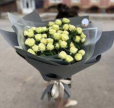 Букет Белые кустовые розы Солинеро в Кургане
