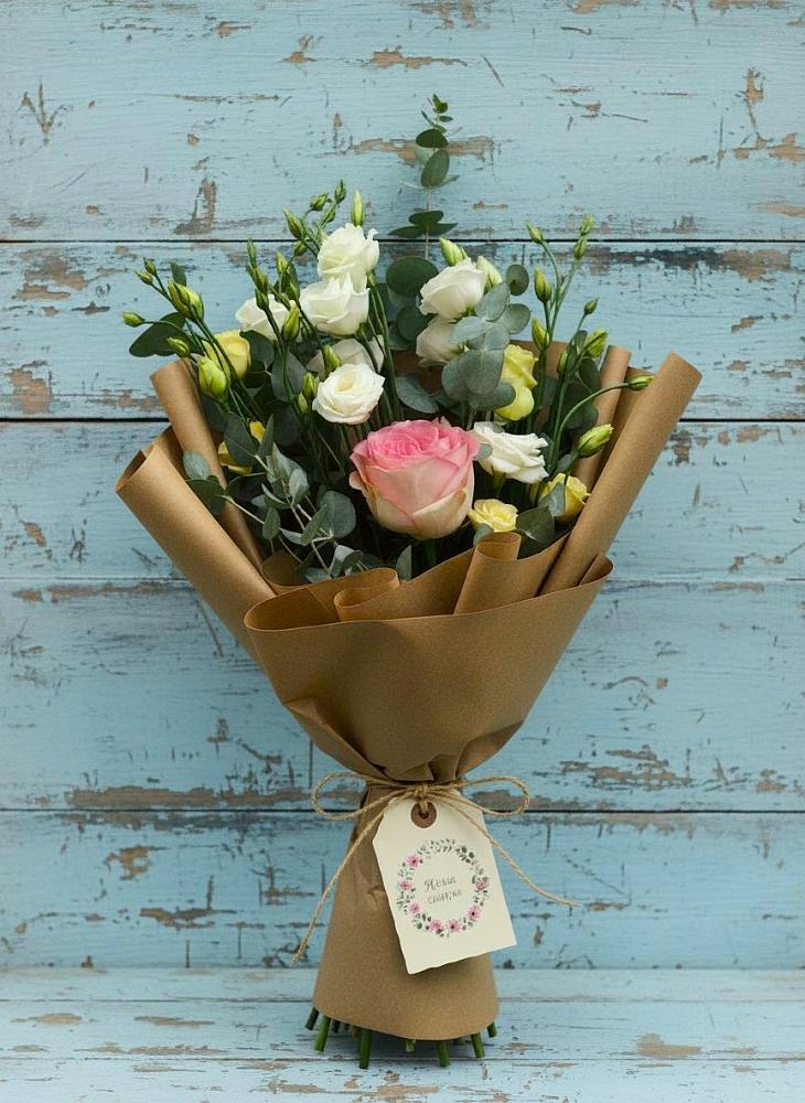 Букет цветов из: Розы и Лизиантусы в Кургане