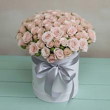 Цветочная композиция из Розы в шляпной коробке в Кургане