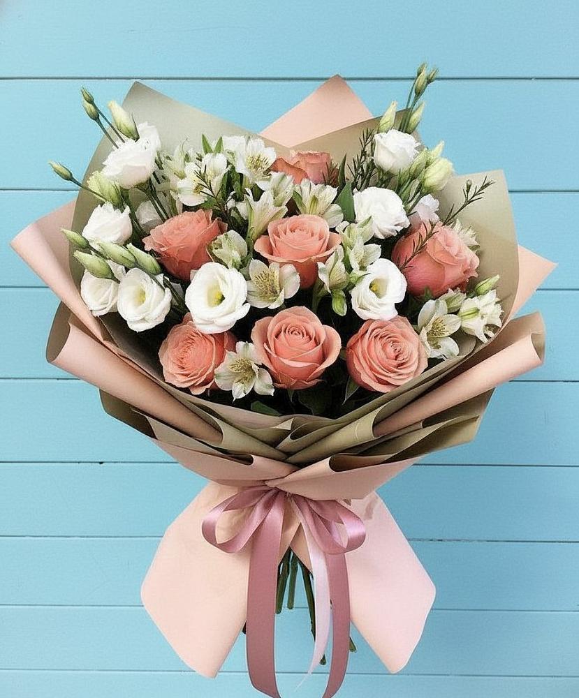 Букет цветов из: Розы, Альстромерии и Лизиантусы в Кургане