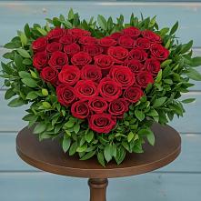 Цветочная композиция из Розы в виде сердца в Кургане