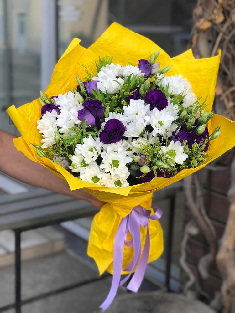 Букет цветов из: Ирисы, Хризантемы и Ромашки в Кургане