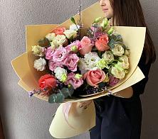 Букет цветов из:  Розы, Лизиантусы и Гвоздики в Кургане