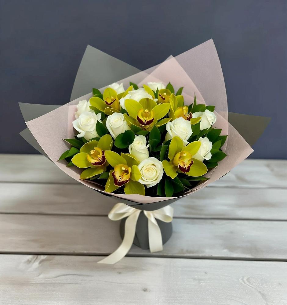 Букет цветов из: Орхидеи и Розы в Кургане