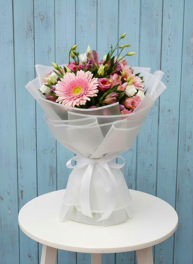 Букет цветов из: Герберы, Альстромерии и Лизиантусы в Кургане