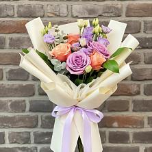 Букет цветов из:  Лизиантусы и Розы в Кургане