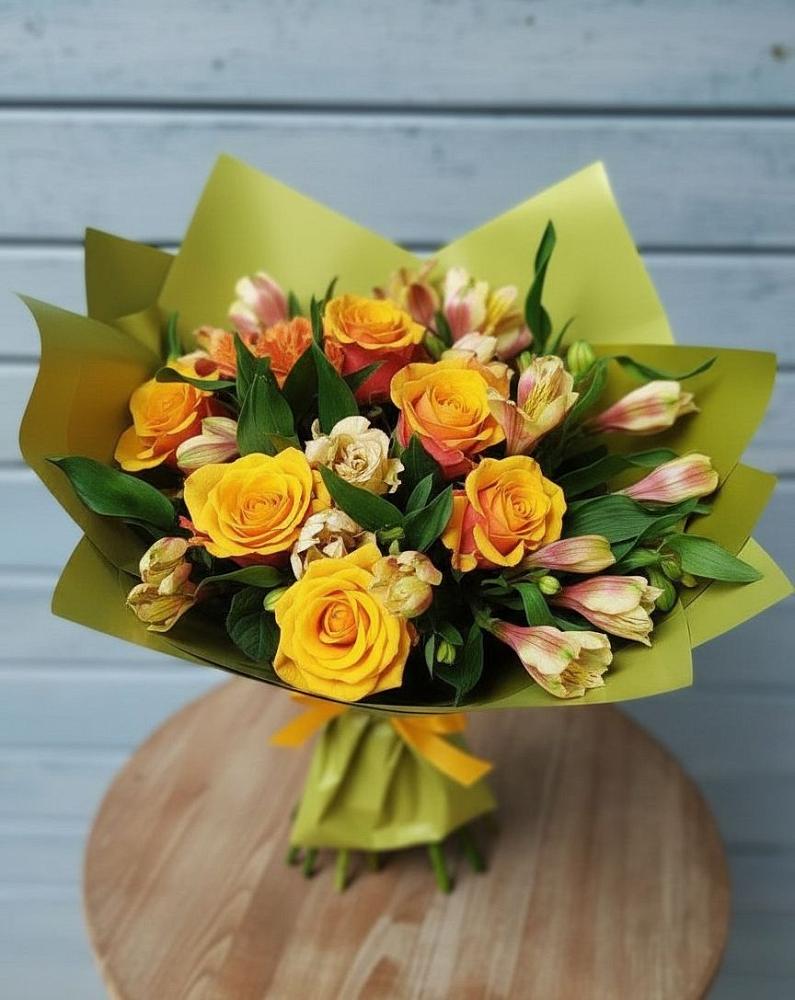 Букет цветов из: Альстромерии и Розы в Кургане