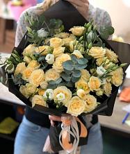Букет птица счастья в Кургане Букет цветов из: Розы и Лизиантусы в Кургане