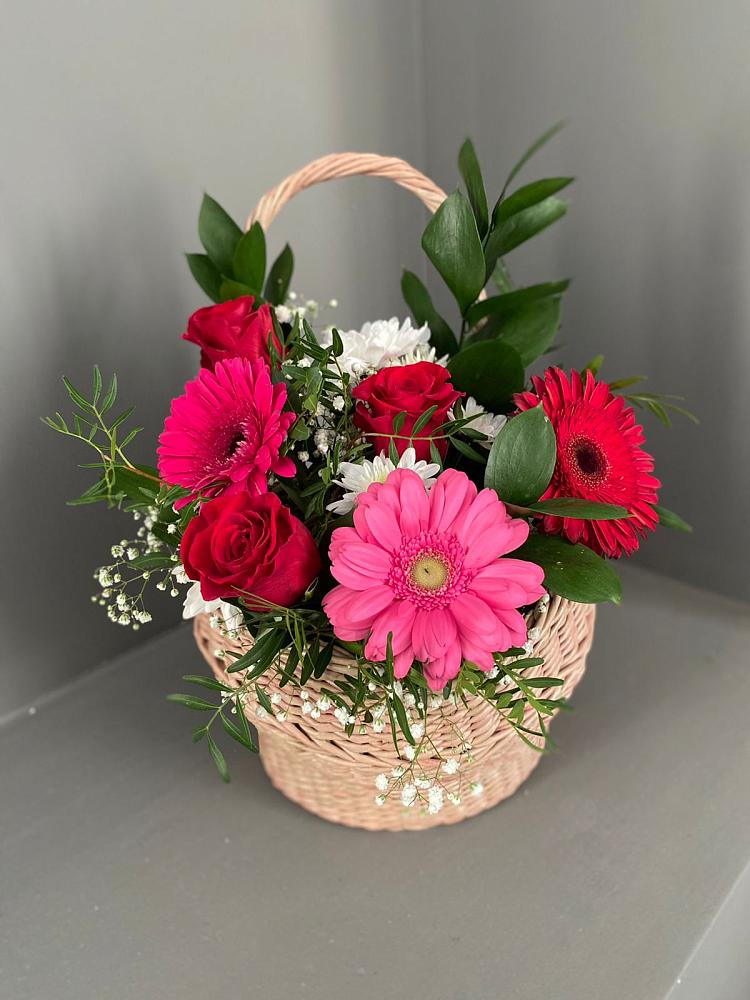 Цветочная композиция из Розы, Хризантемы и Герберы в корзине в Кургане