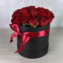 Цветочная композиция из Розы в шляпной коробке в Кургане