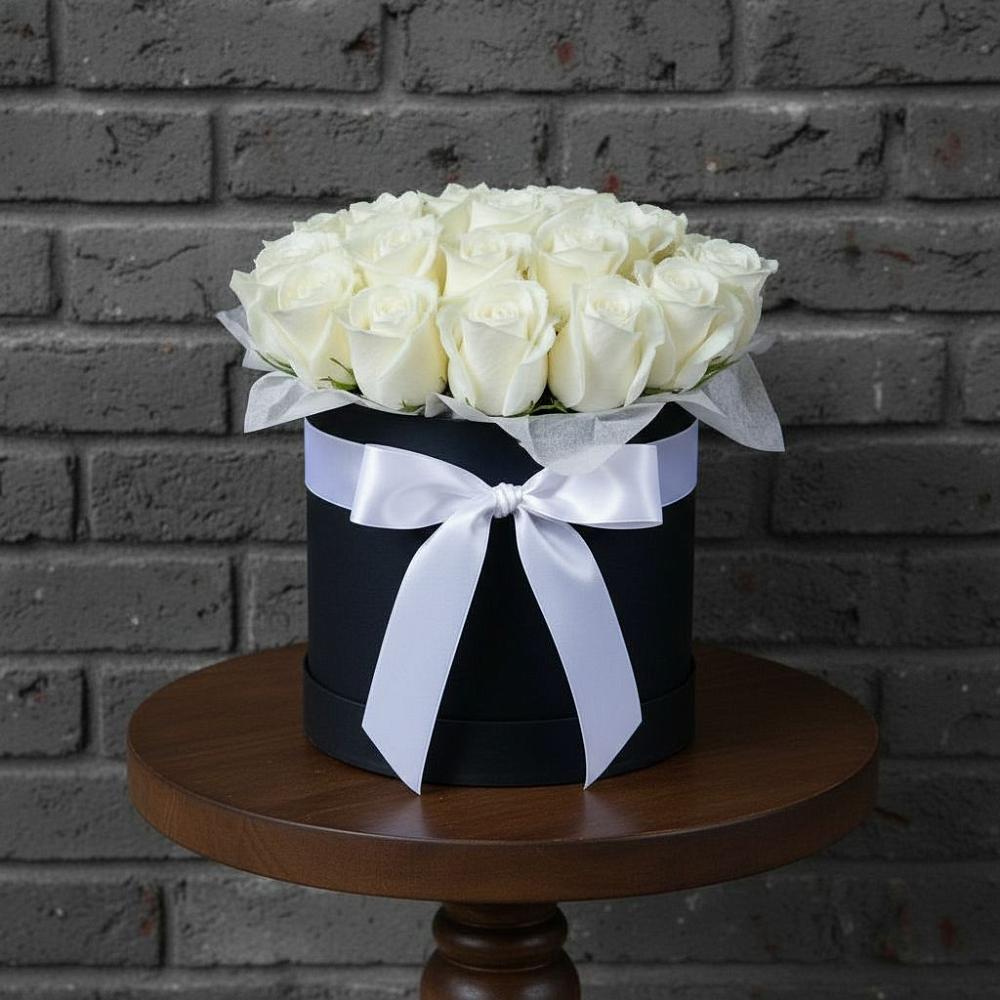 Цветочная композиция из Розы в шляпной коробке в Кургане