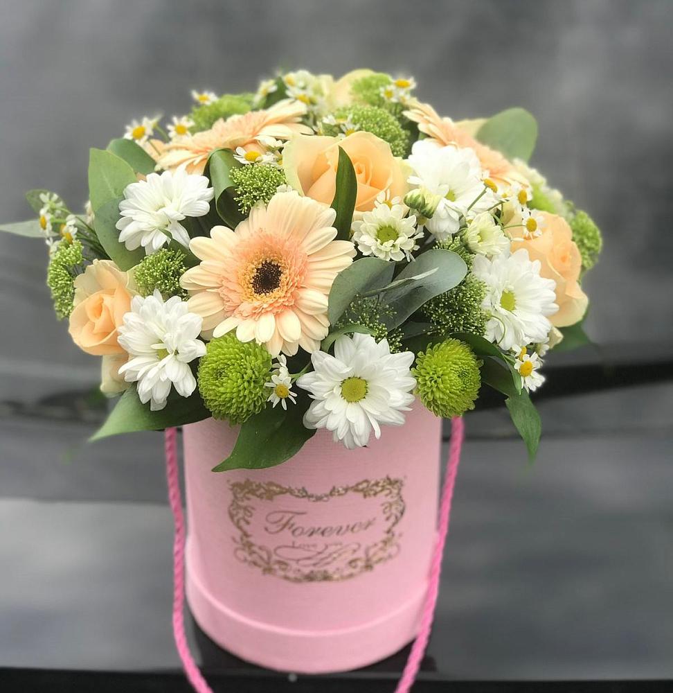 Цветочная композиция из Розы, Герберы и Хризантемы в шляпной коробке в Кургане