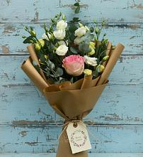Букет цветов из:  Розы и Лизиантусы в Кургане