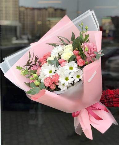 Букет цветов из: Розы, Лизиантусы и Хризантемы в Кургане