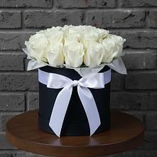 Цветочная композиция из Розы в шляпной коробке в Кургане