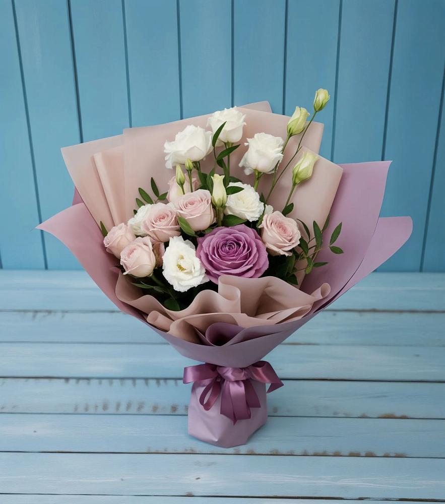 Букет цветов из: Розы и Лизиантусы в Кургане